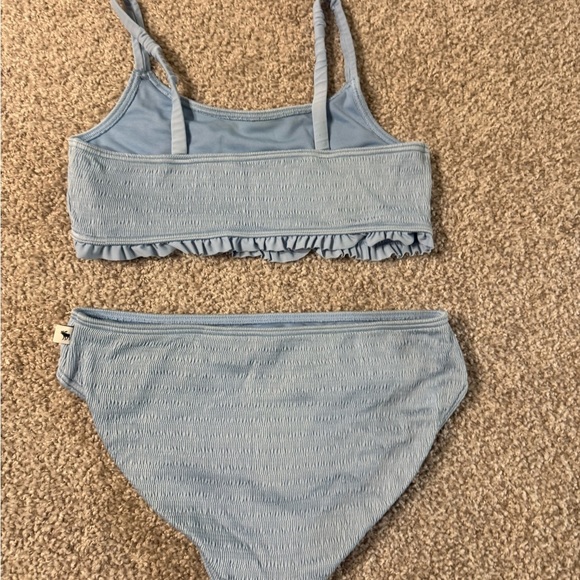 Girls, baby blue ruffled, two-piece Abercrombie and Fitch size 13/14 bikini - Picture 3 of 3